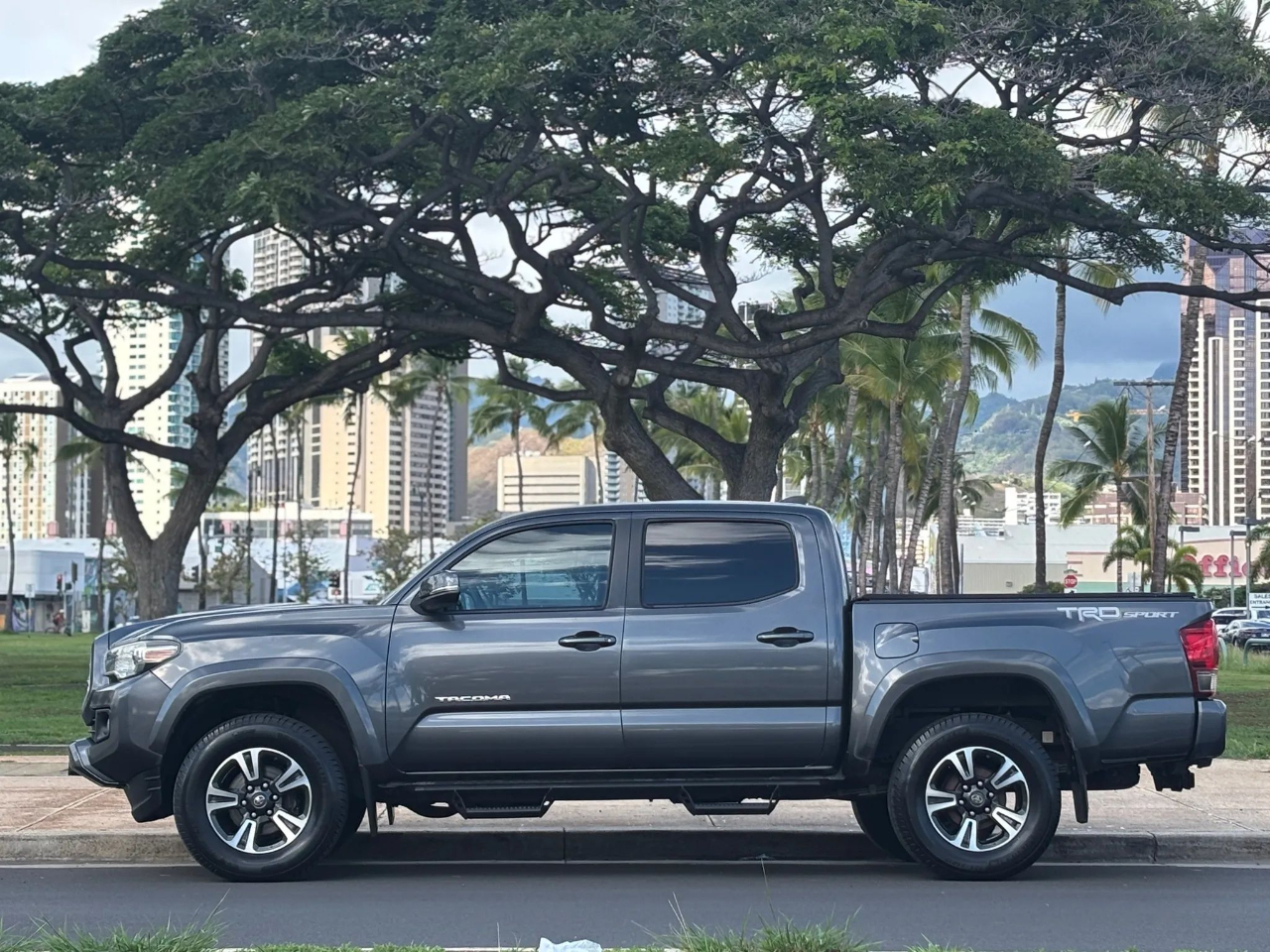 2016 Toyota Tacoma Double Cab V6 TRD photo 2