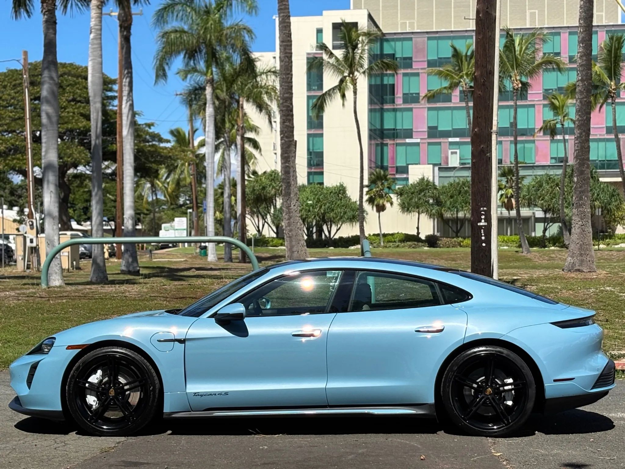 2022 Porsche Taycan 4S photo 2