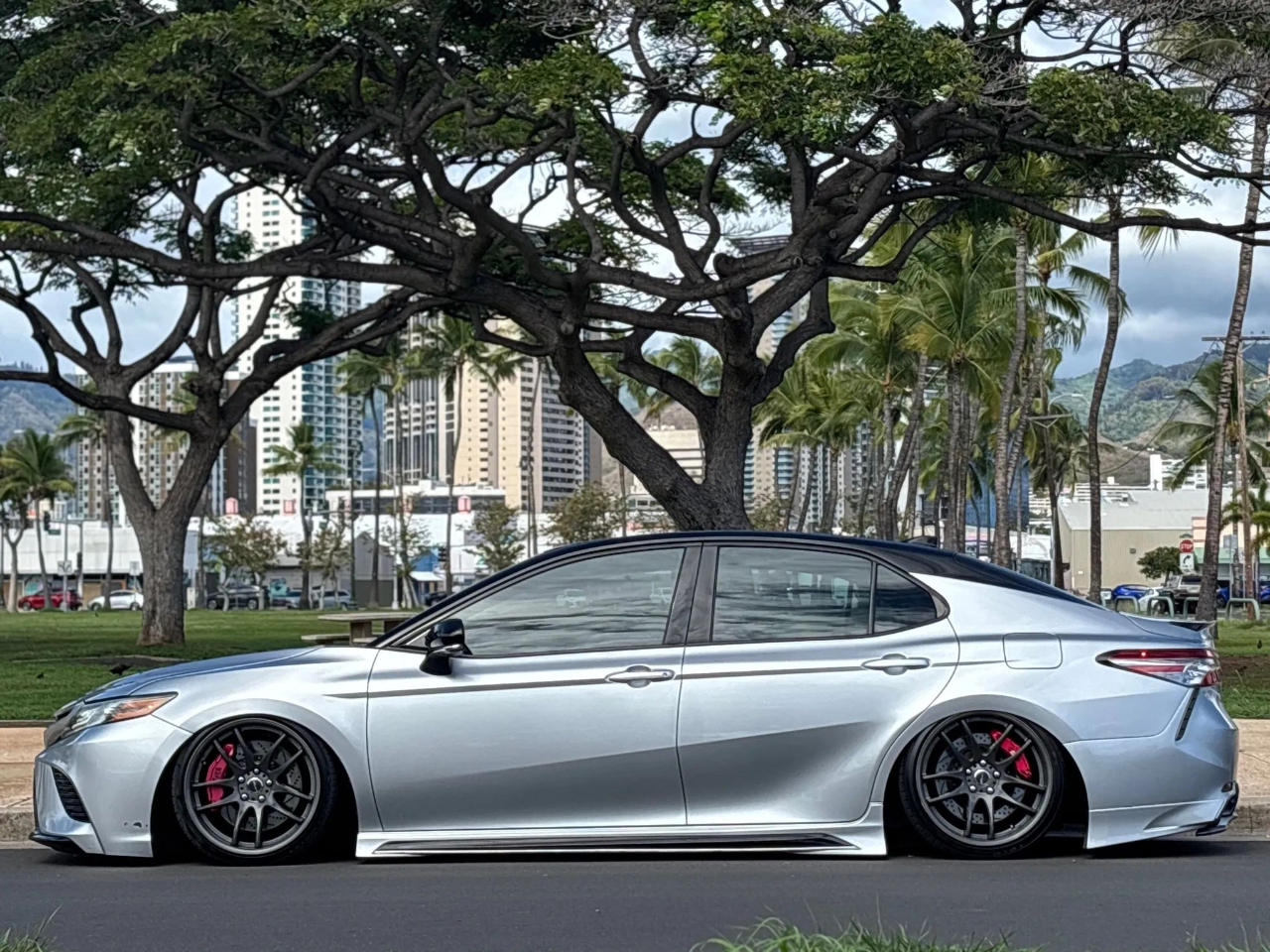 2018 Toyota Camry XSE V6 photo 2