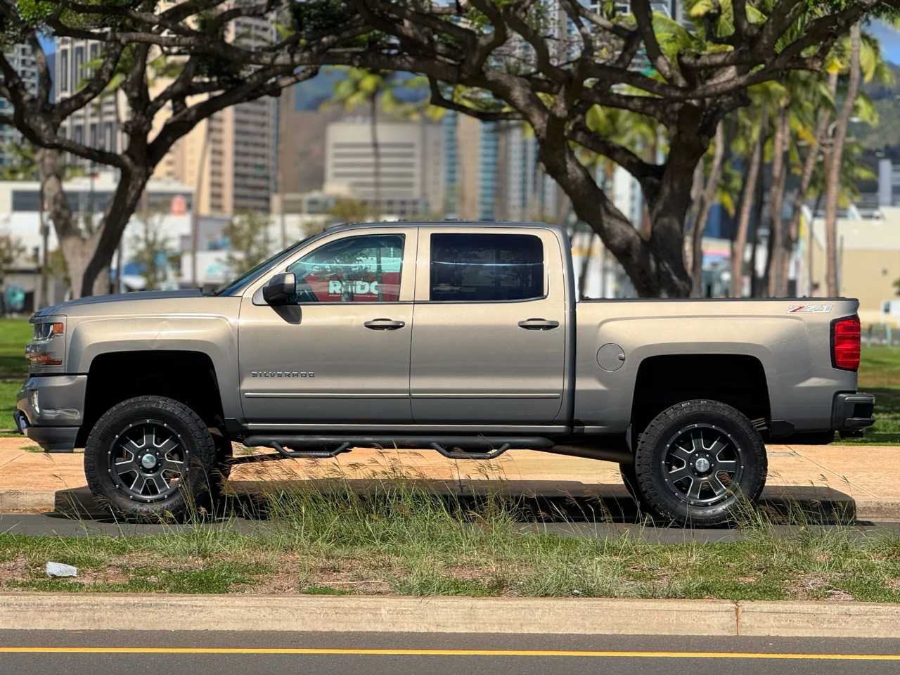 Chevrolet Silverado 1500 4WD Crew Cab 143.5" LT w/2LT 2017