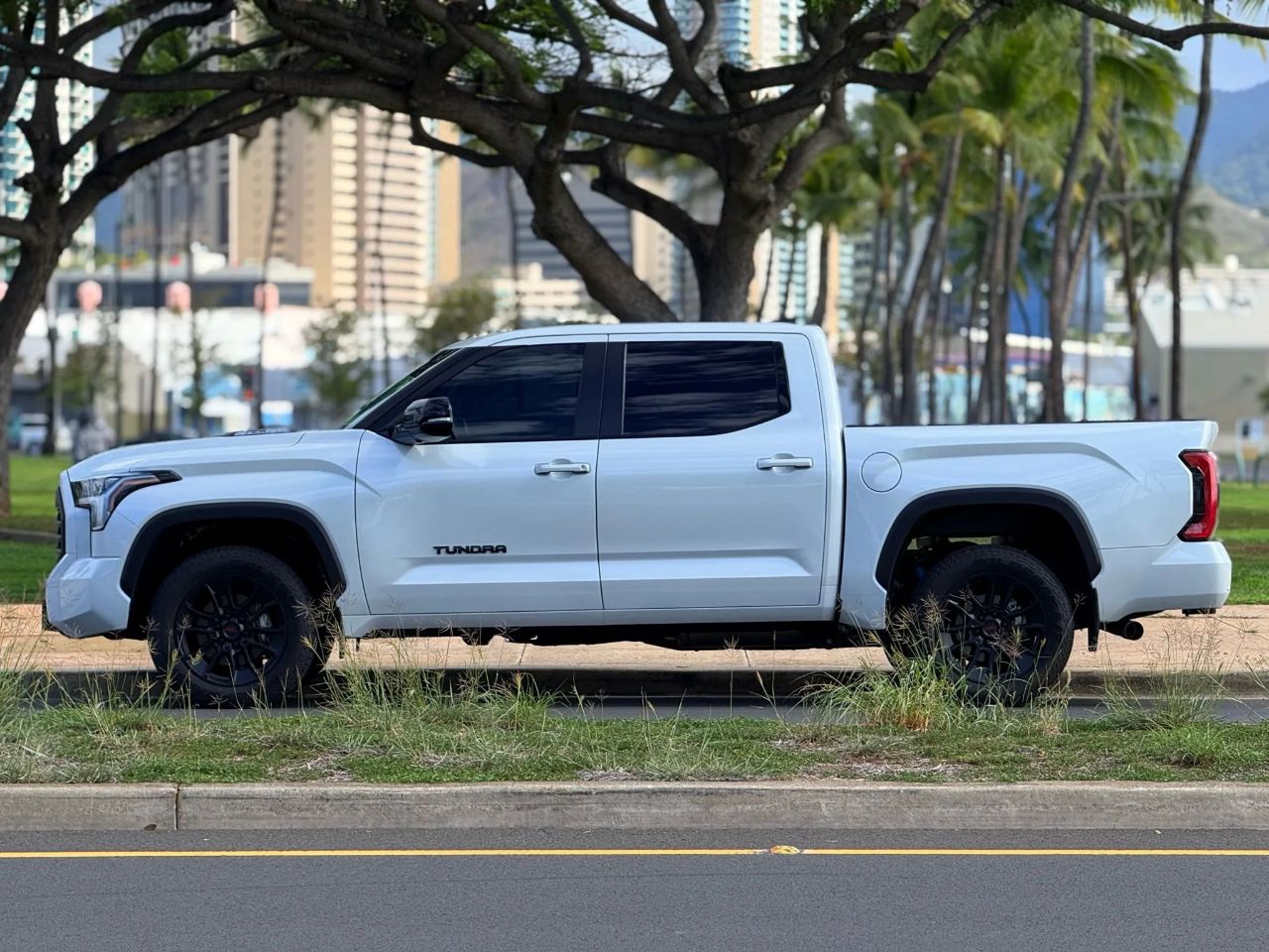 Toyota Tundra 4WD Limited Hybrid CrewMax 5.5' Bed (Natl) 2024