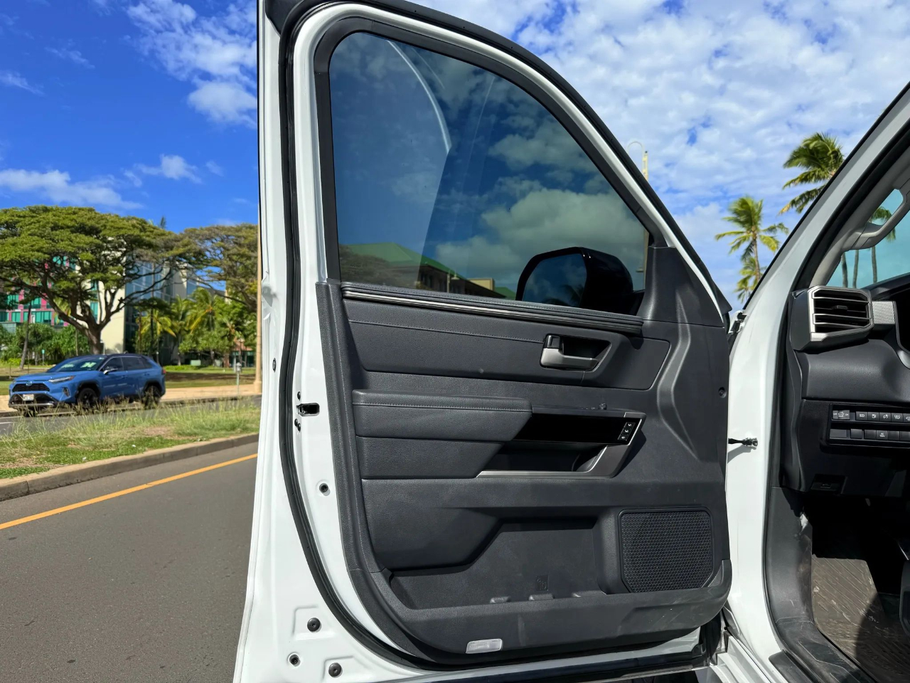 Toyota Tundra 4WD Limited Hybrid CrewMax 5.5' Bed (Natl) 2024