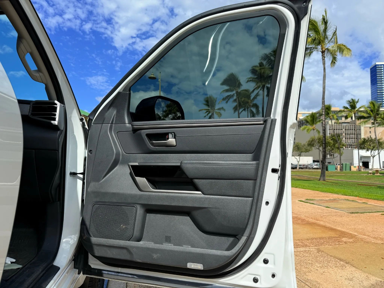 Toyota Tundra 4WD Limited Hybrid CrewMax 5.5' Bed (Natl) 2024