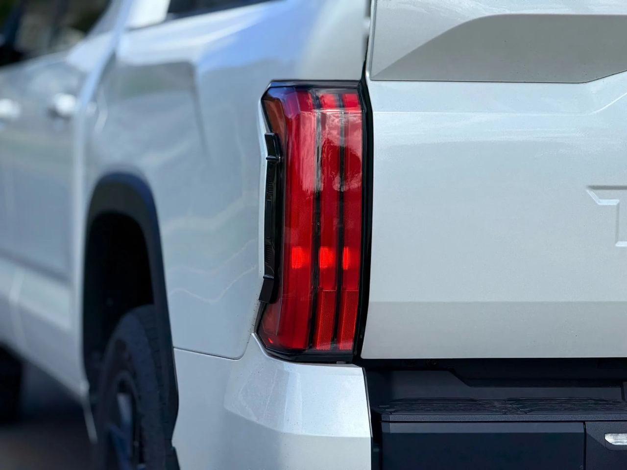 Toyota Tundra 4WD Limited Hybrid CrewMax 5.5' Bed (Natl) 2024