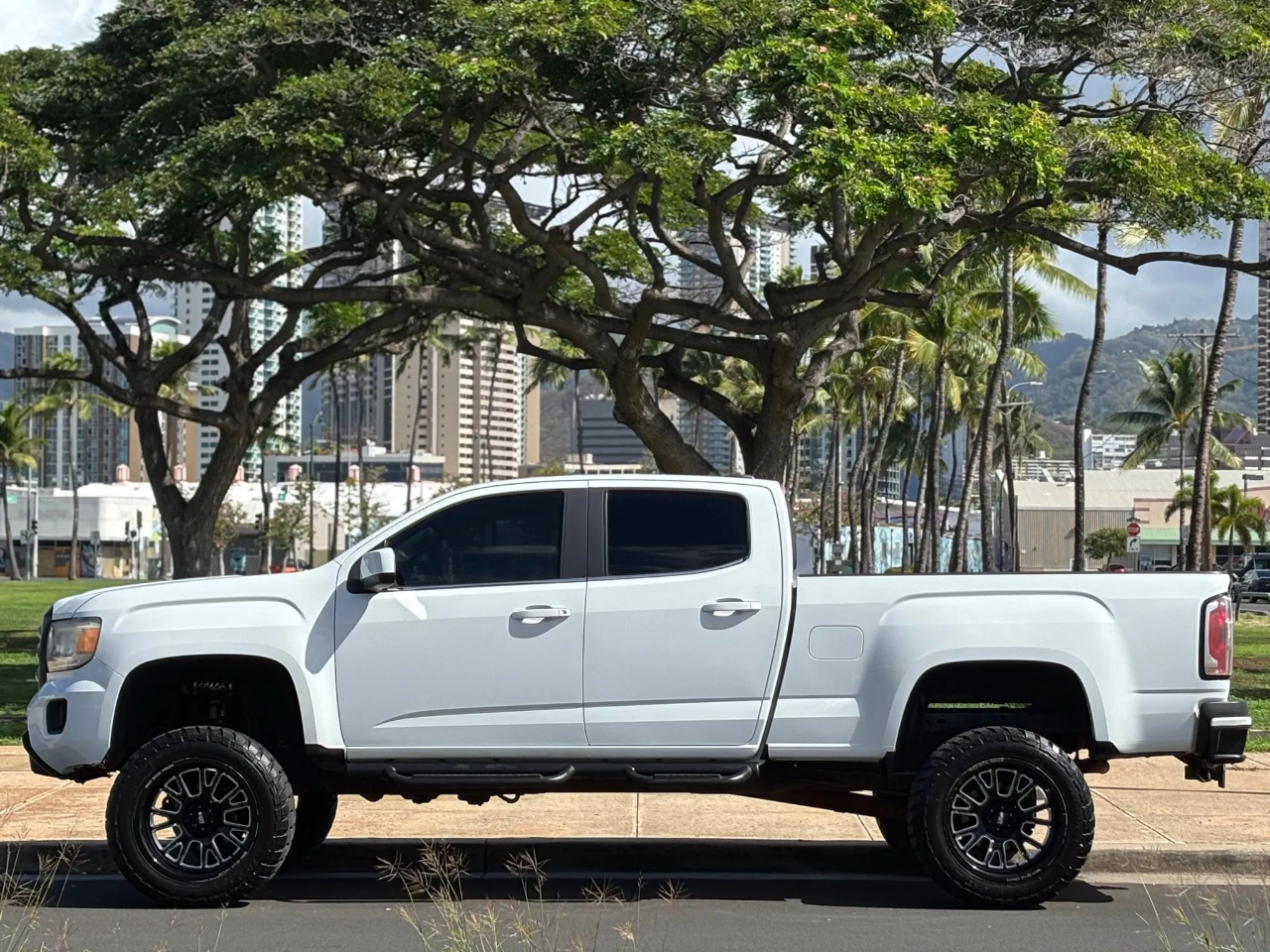 GMC Canyon 4WD Crew Cab 140.5" All Terrain w/Cloth 2018