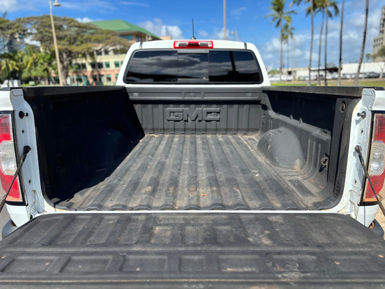 GMC Canyon 4WD Crew Cab 140.5" All Terrain w/Cloth 2018