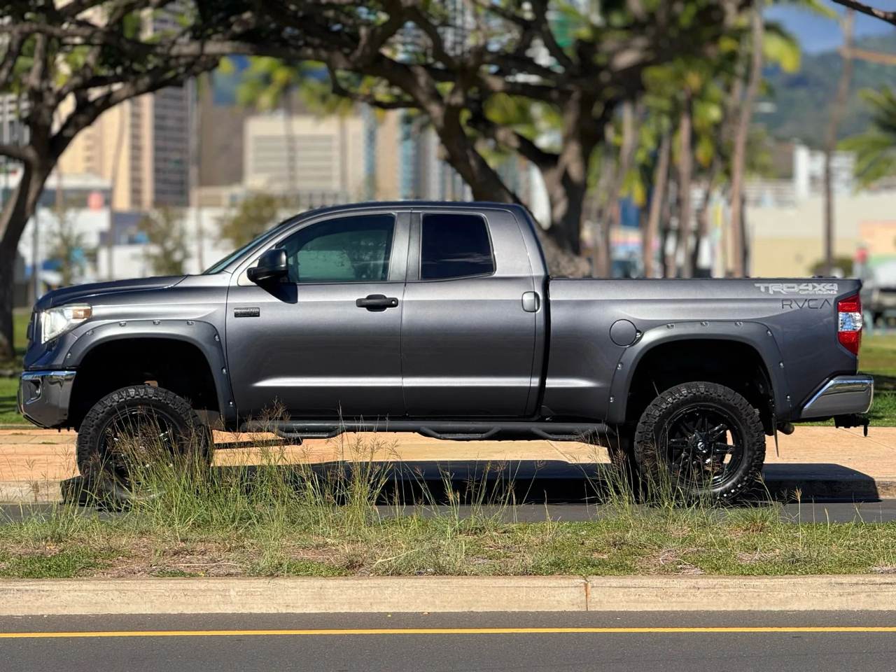 Toyota Tundra 4WD SR5 Double Cab 6.5' Bed 5.7L (Natl) 2017