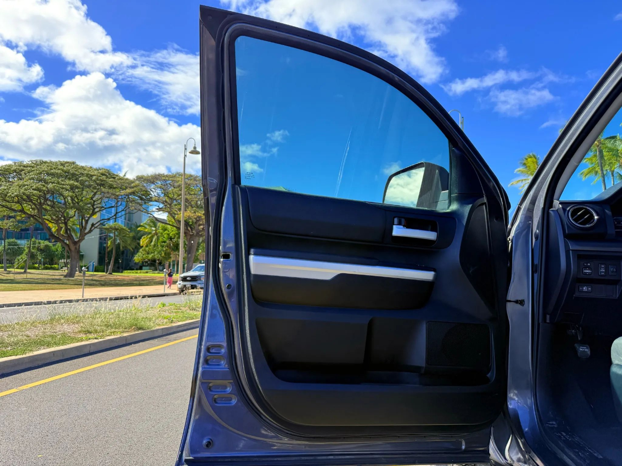 Toyota Tundra 4WD SR5 Double Cab 6.5' Bed 5.7L (Natl) 2017