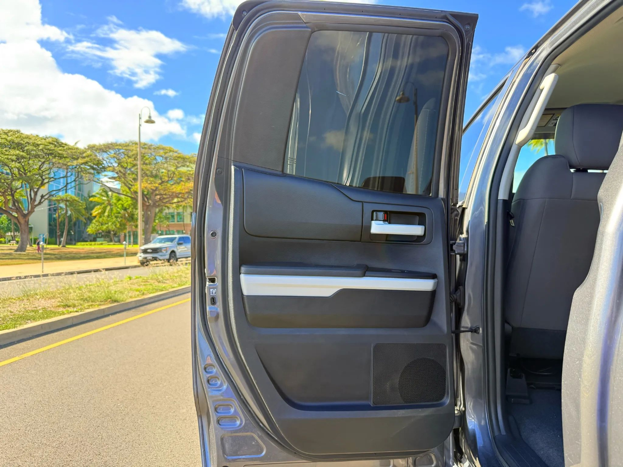 Toyota Tundra 4WD SR5 Double Cab 6.5' Bed 5.7L (Natl) 2017