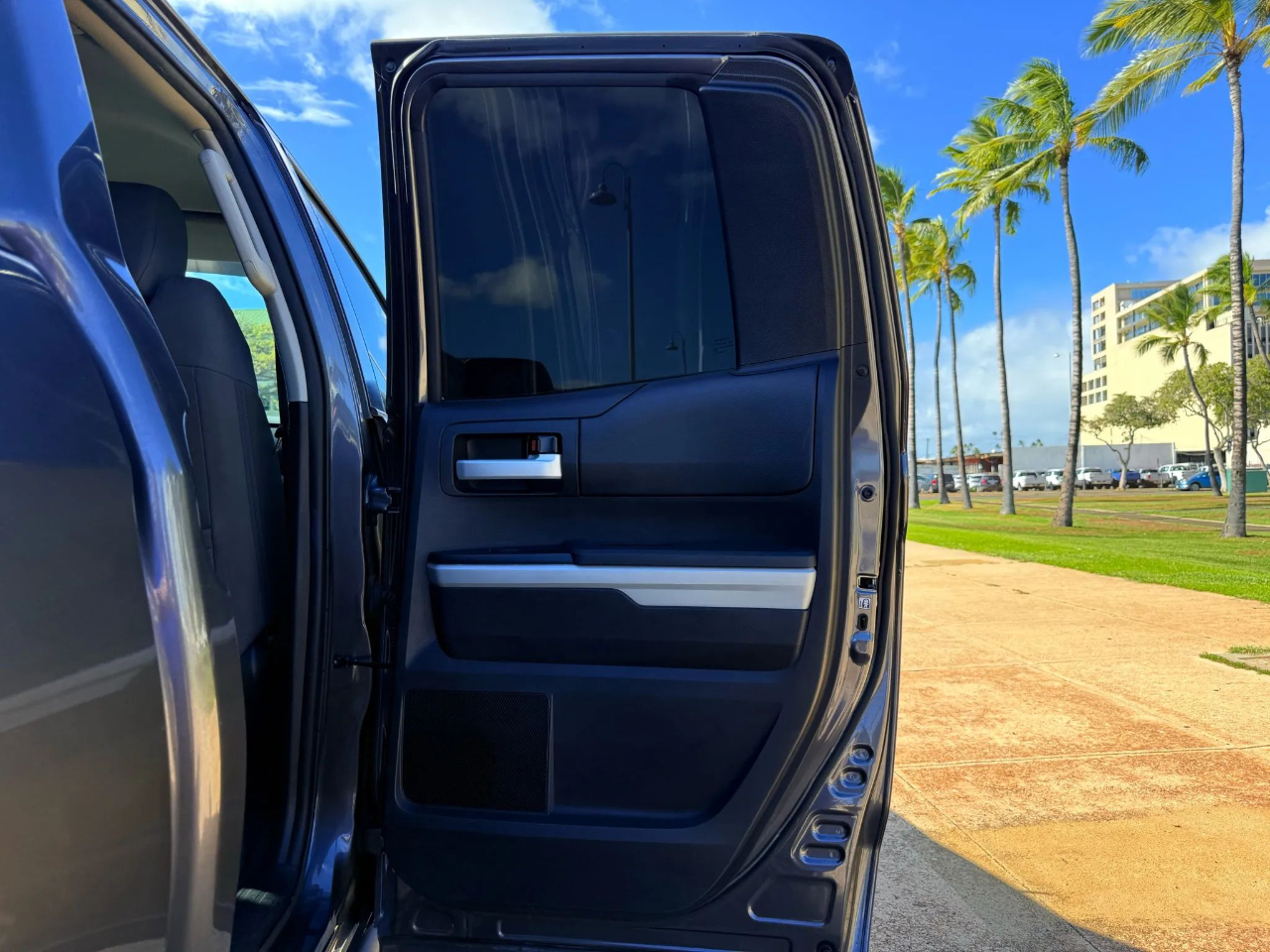 Toyota Tundra 4WD SR5 Double Cab 6.5' Bed 5.7L (Natl) 2017