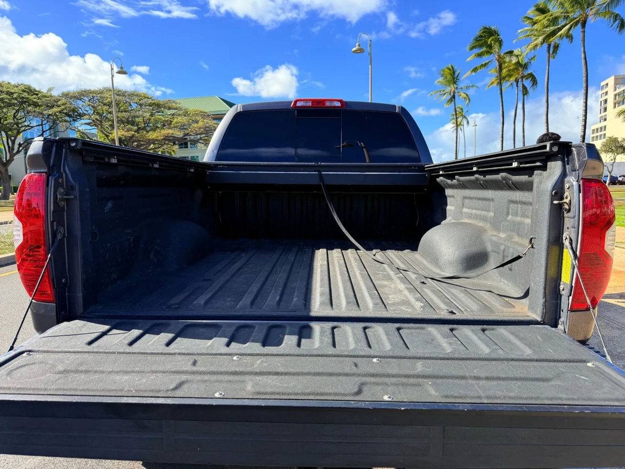 Toyota Tundra 4WD SR5 Double Cab 6.5' Bed 5.7L (Natl) 2017