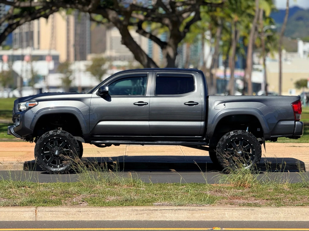 Toyota Tacoma 2WD Double Cab V6 AT SR5 (Natl) 2016