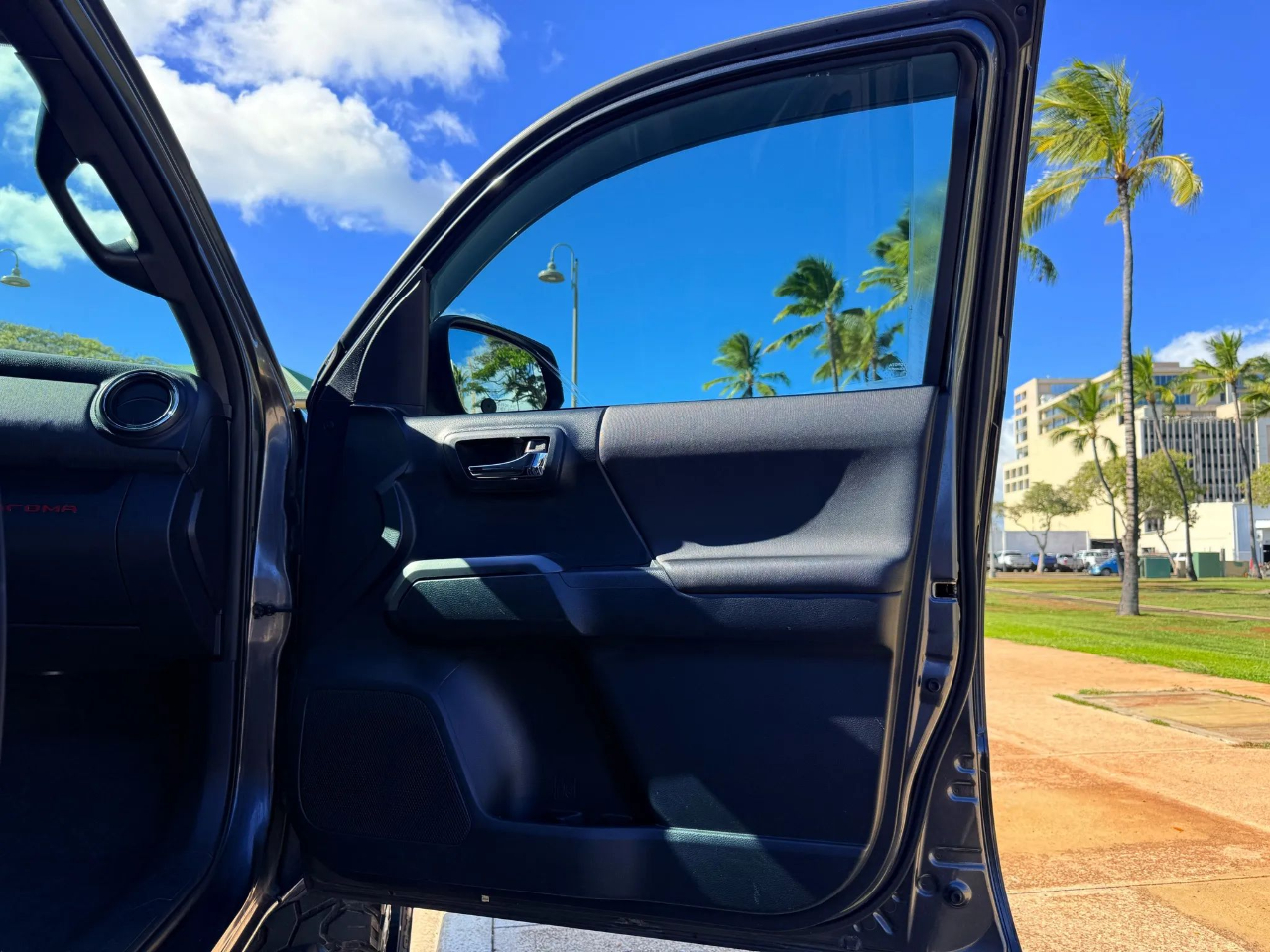 Toyota Tacoma 2WD Double Cab V6 AT SR5 (Natl) 2016