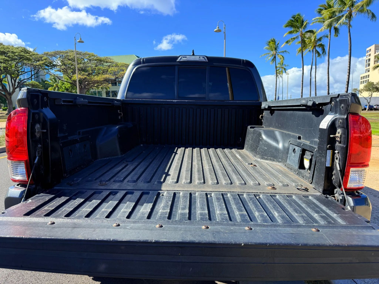 Toyota Tacoma 2WD Double Cab V6 AT SR5 (Natl) 2016