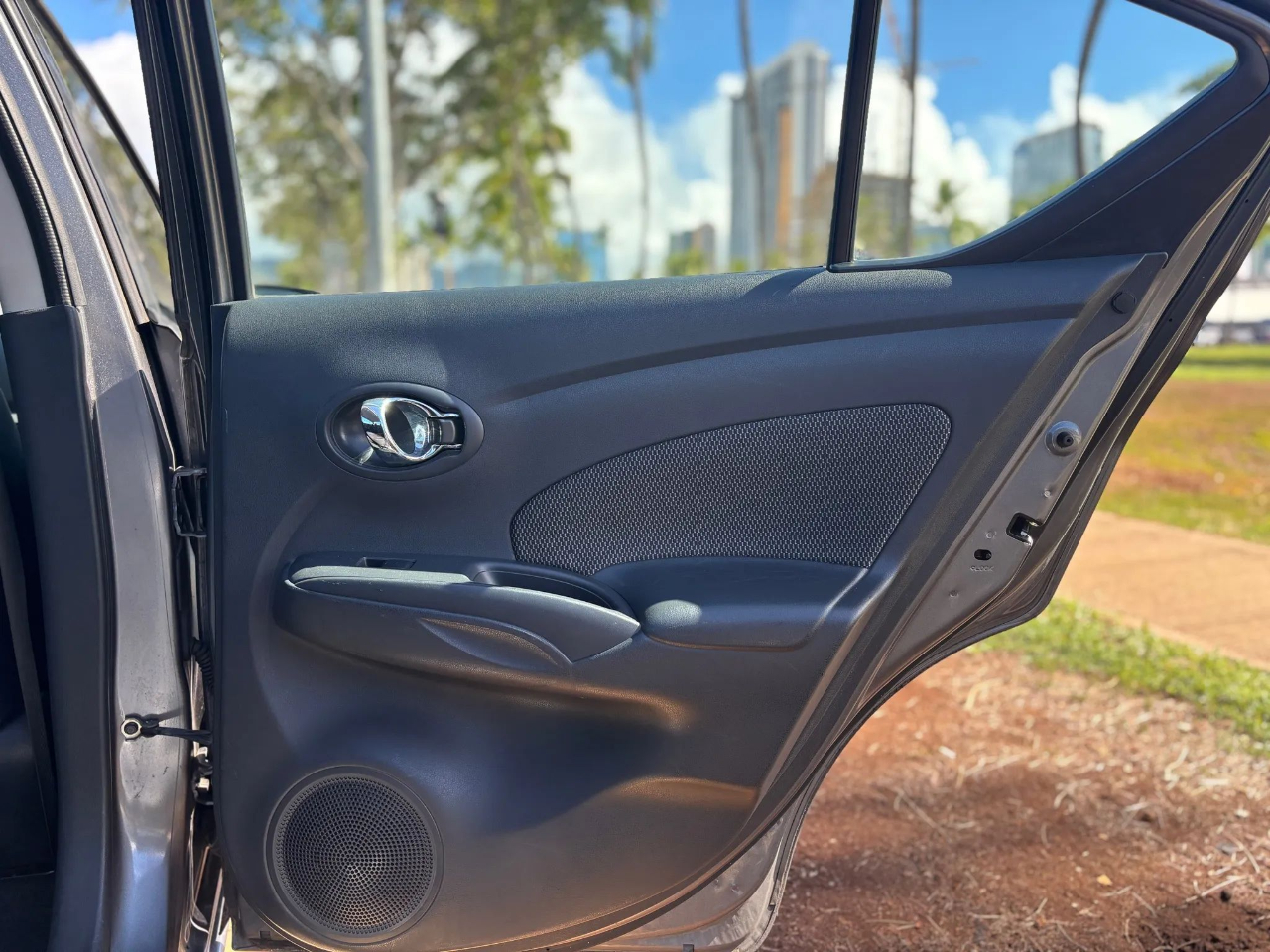 Nissan Versa 4dr Sdn CVT 1.6 S Plus 2016