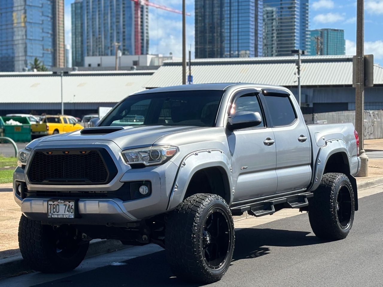 2017 Toyota Tacoma SR5 Double Cab 5' Bed V6 4x2 AT (Natl)