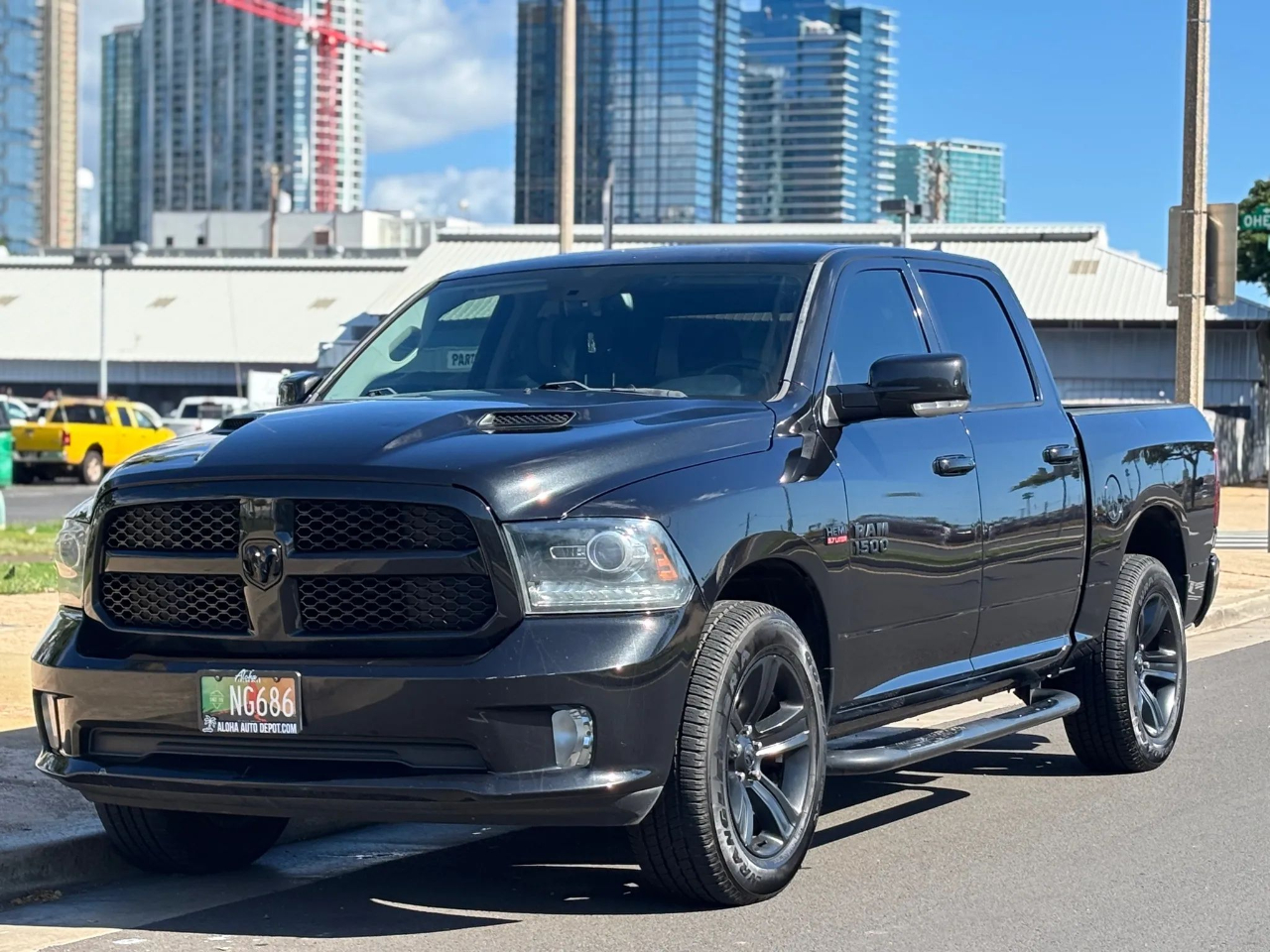 2017 RAM 1500 Night 4x4 Crew Cab 5'7" Box