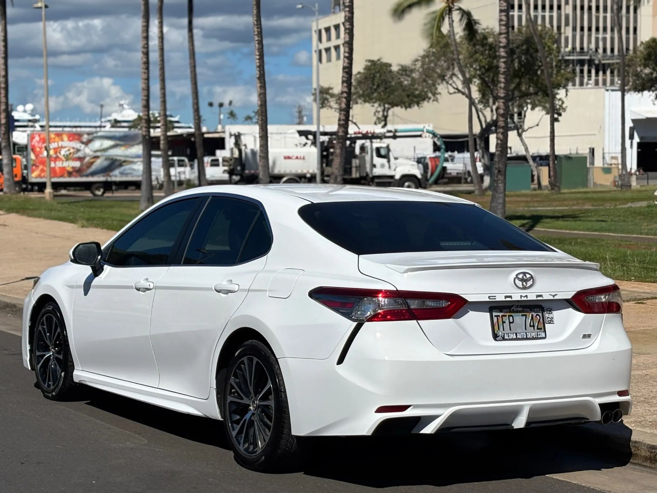 2018 Toyota Camry SE XLE photo 3