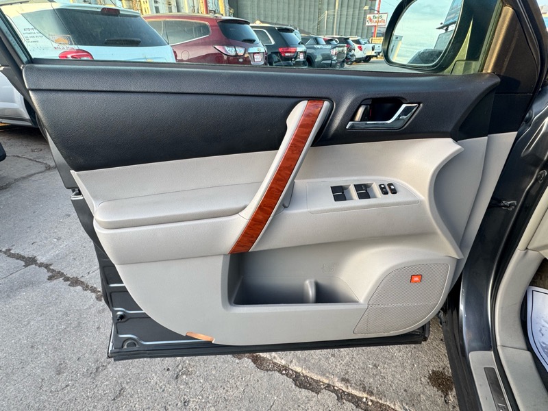 Toyota Highlander Limited 4WD 2010