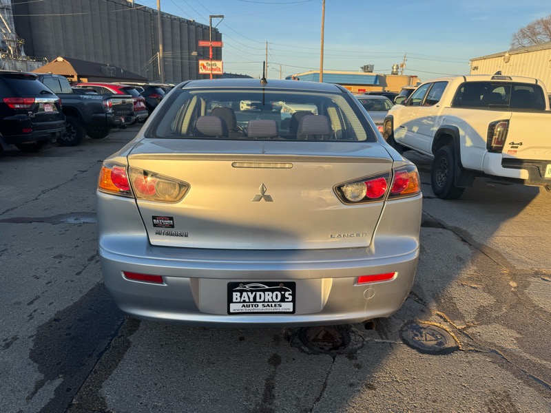 Mitsubishi Lancer ES 2013