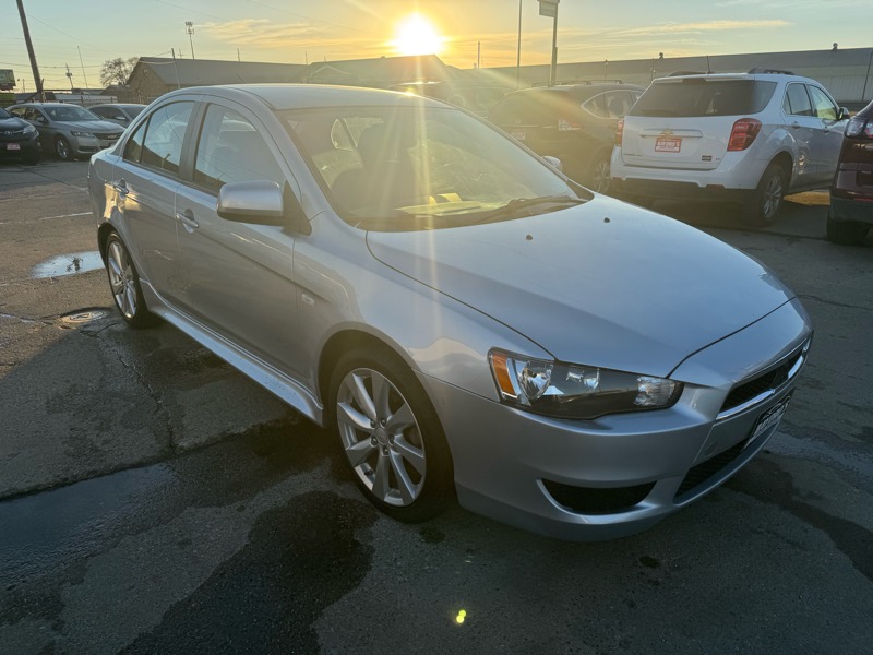 Mitsubishi Lancer ES 2013
