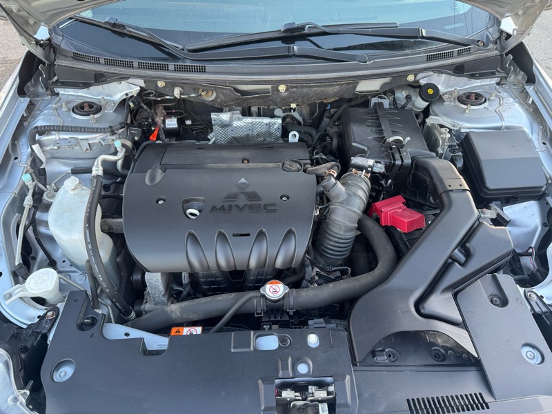 Mitsubishi Lancer ES 2013