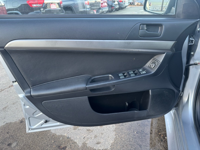 Mitsubishi Lancer ES 2013