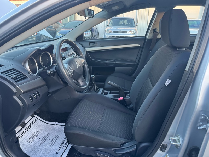 Mitsubishi Lancer ES 2013