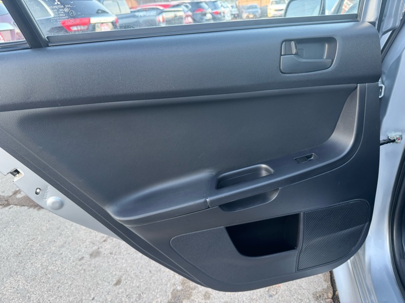 Mitsubishi Lancer ES 2013