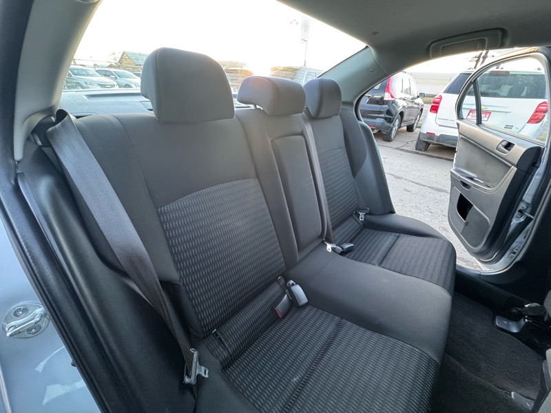 Mitsubishi Lancer ES 2013