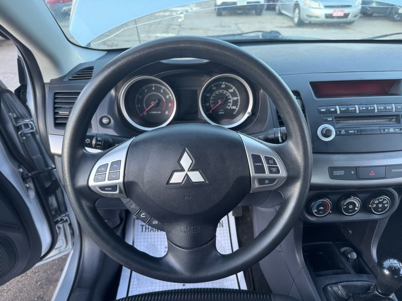 Mitsubishi Lancer ES 2013