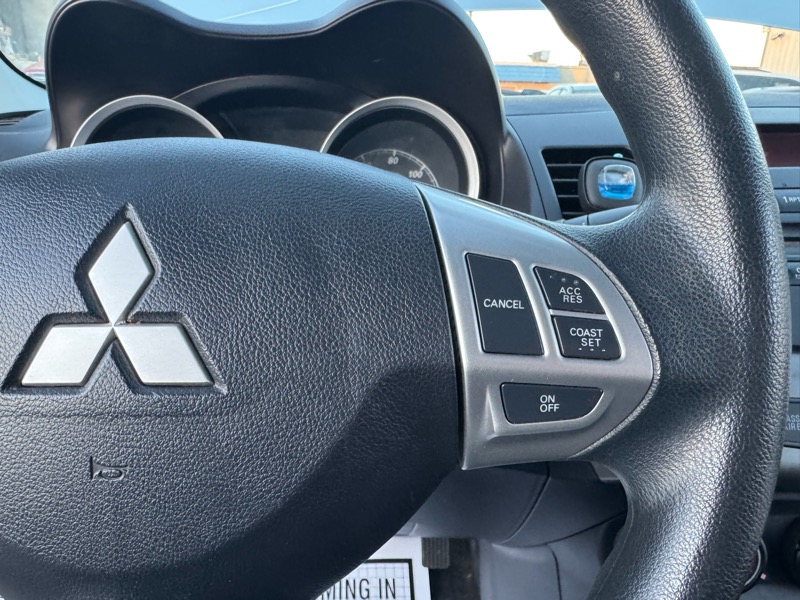 Mitsubishi Lancer ES 2013