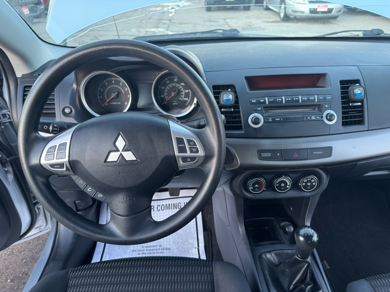 Mitsubishi Lancer ES 2013
