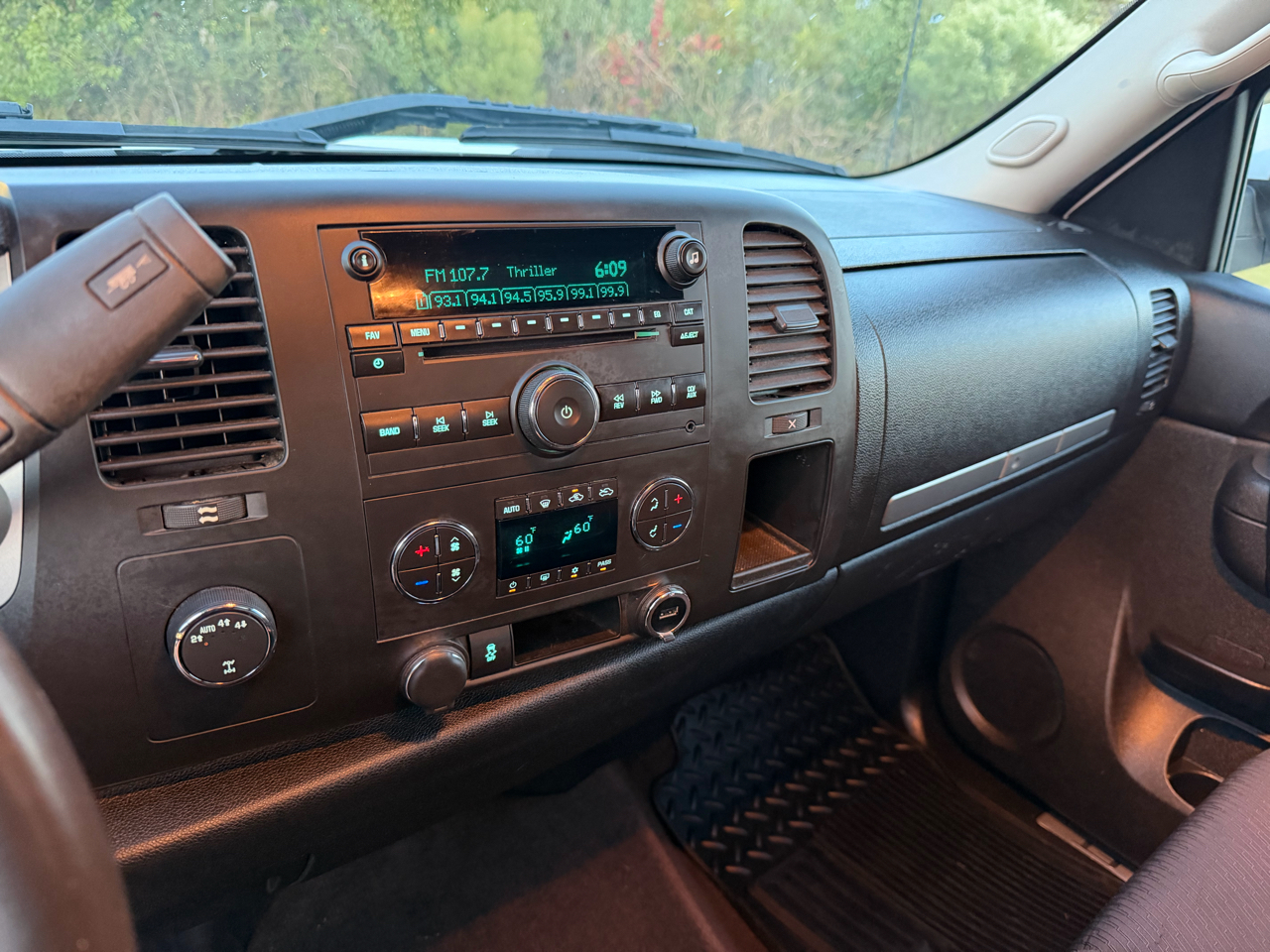 Chevrolet Silverado 1500 Z71 Short Bed 4WD 2013 Chevrolet Silverado 1500 Z71 Short Bed 4WD 2013