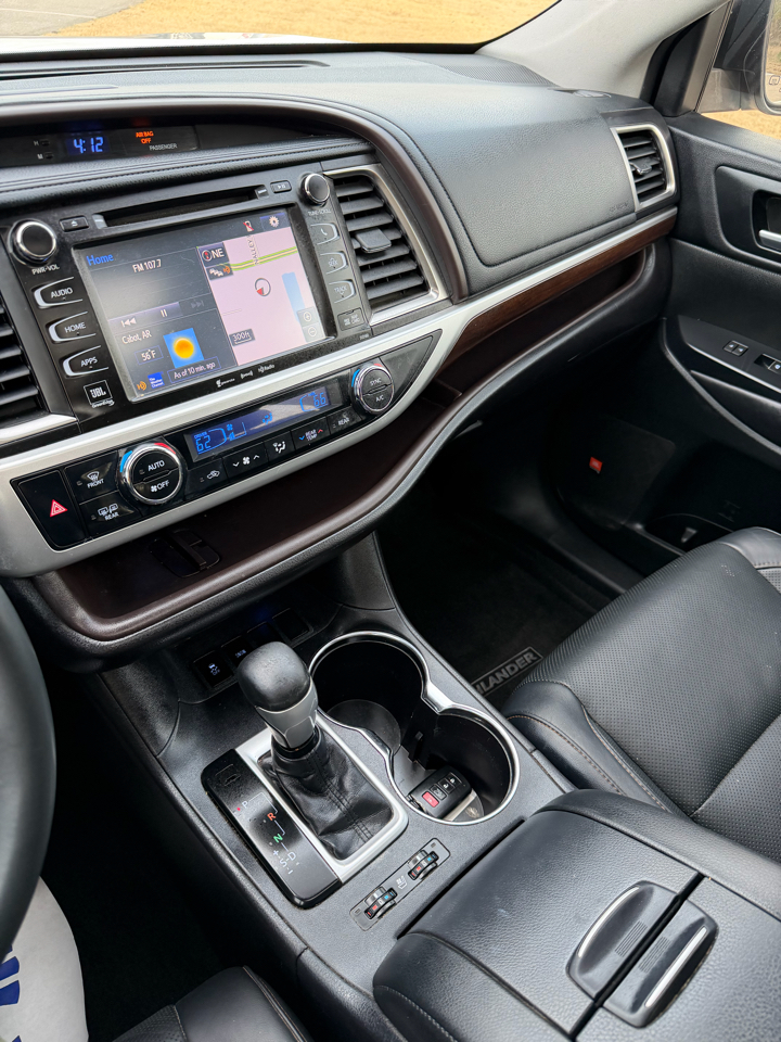 Toyota Highlander Limited FWD V6 2016