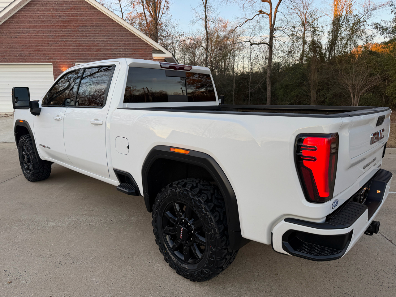 GMC Sierra 2500HD AT4 Crew Cab 4WD 2024