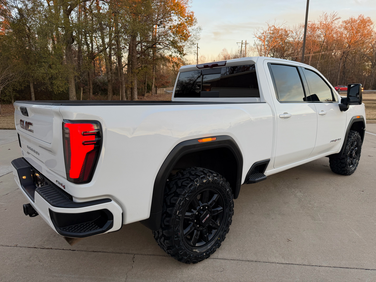 GMC Sierra 2500HD AT4 Crew Cab 4WD 2024