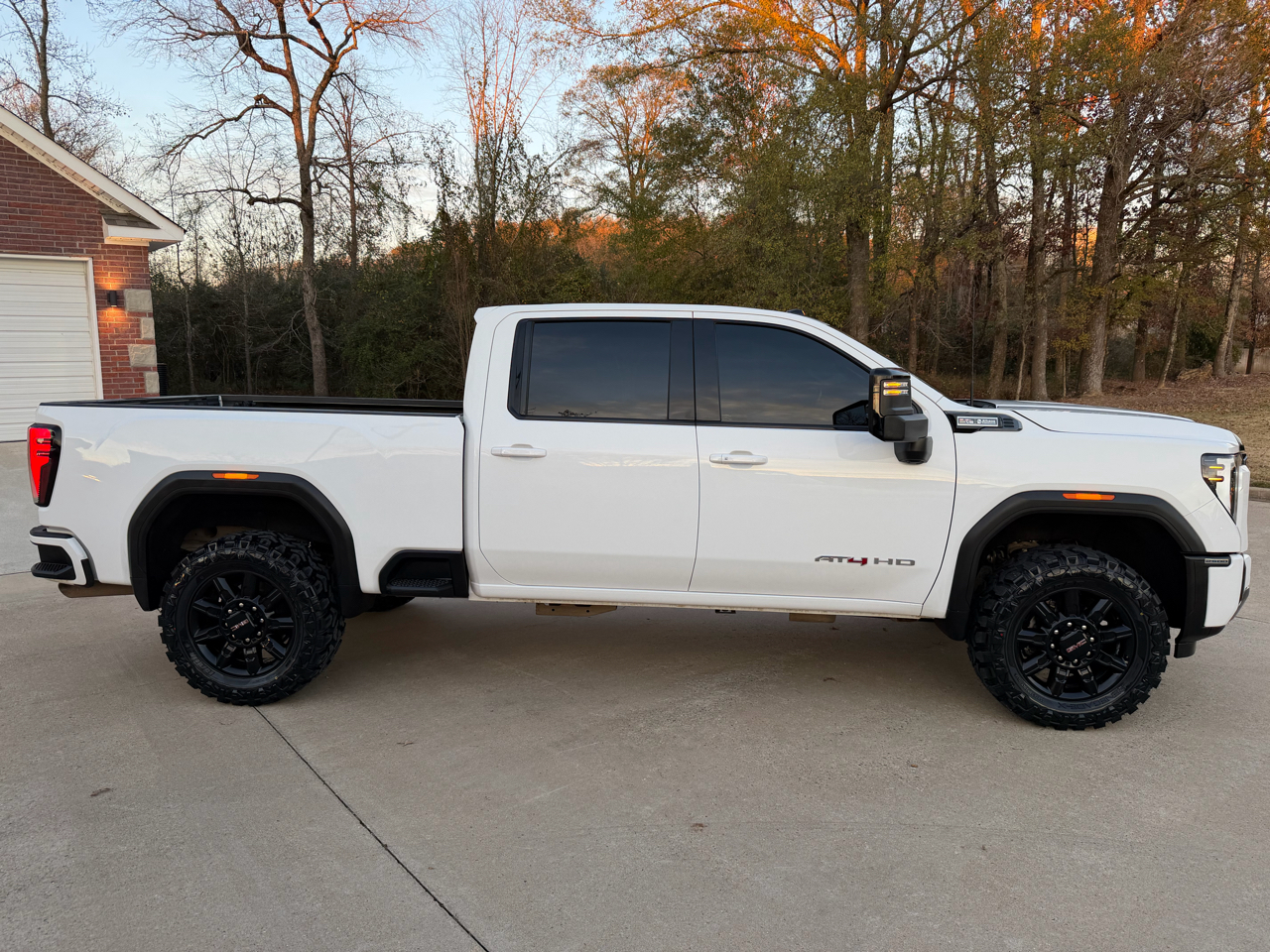 GMC Sierra 2500HD AT4 Crew Cab 4WD 2024