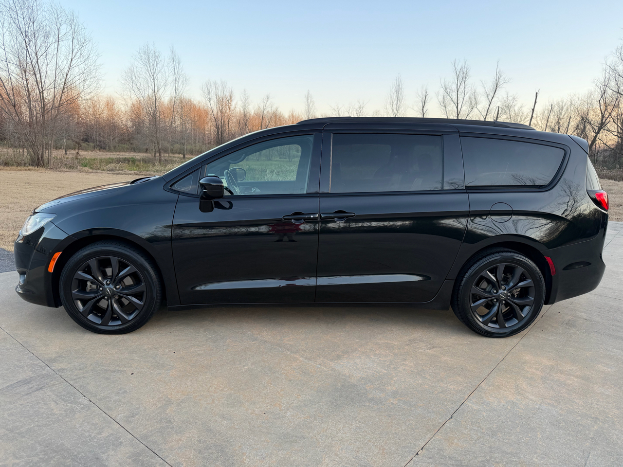 Chrysler Pacifica Touring L Plus FWD 2019