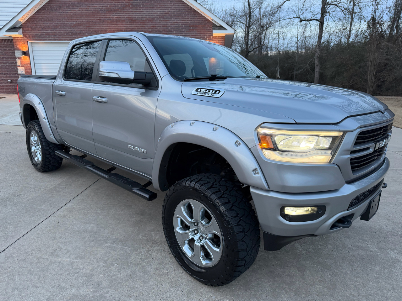 RAM 1500 Big Horn Crew Cab 4WD 2019