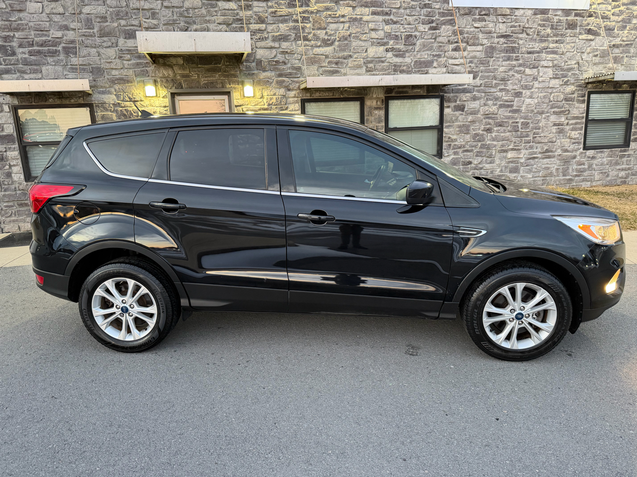 Ford Escape SE 4D SUV FWD 2019