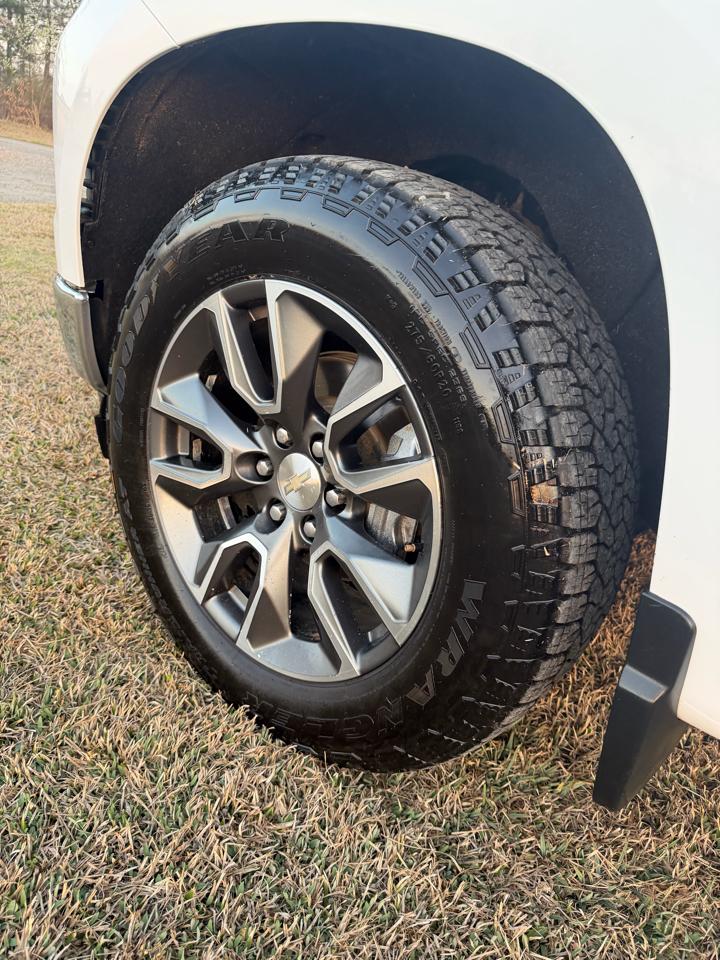 Chevrolet Silverado 1500 LT Z71 Crew Cab 4WD 2022