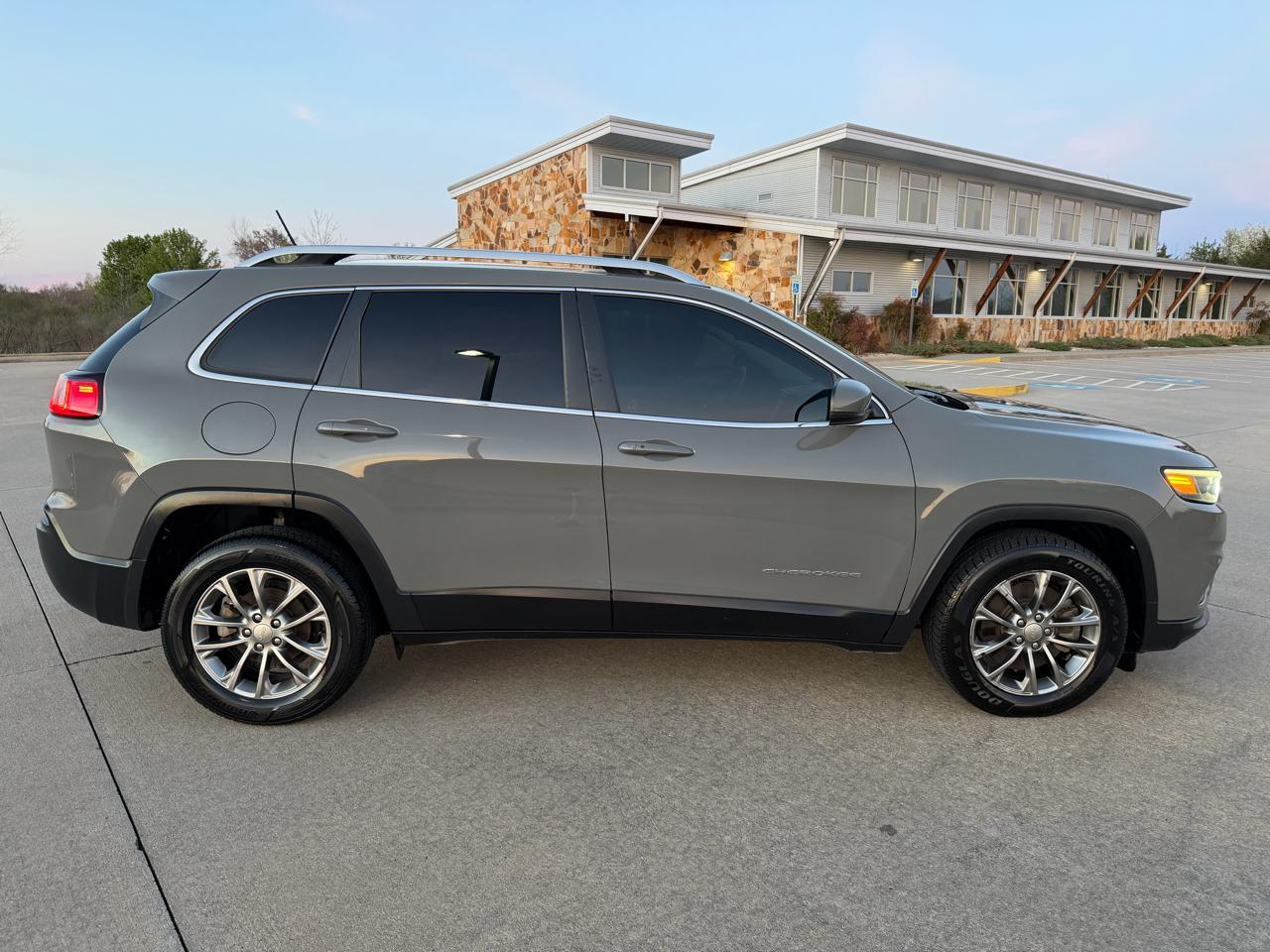 Jeep Cherokee Latitude FWD 2019