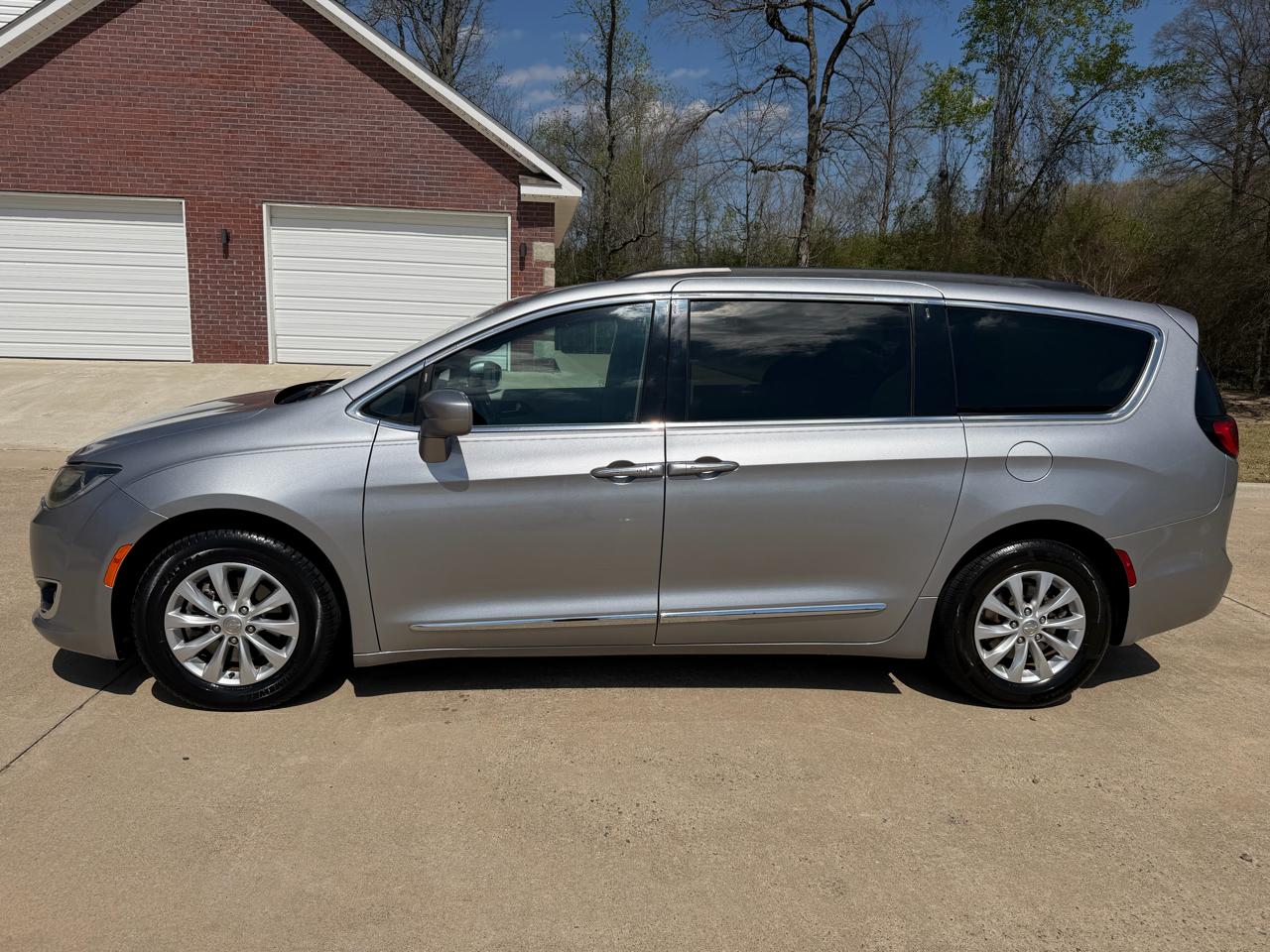 Chrysler Pacifica Touring L FWD 2017