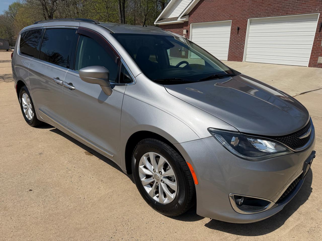 Chrysler Pacifica Touring L FWD 2017