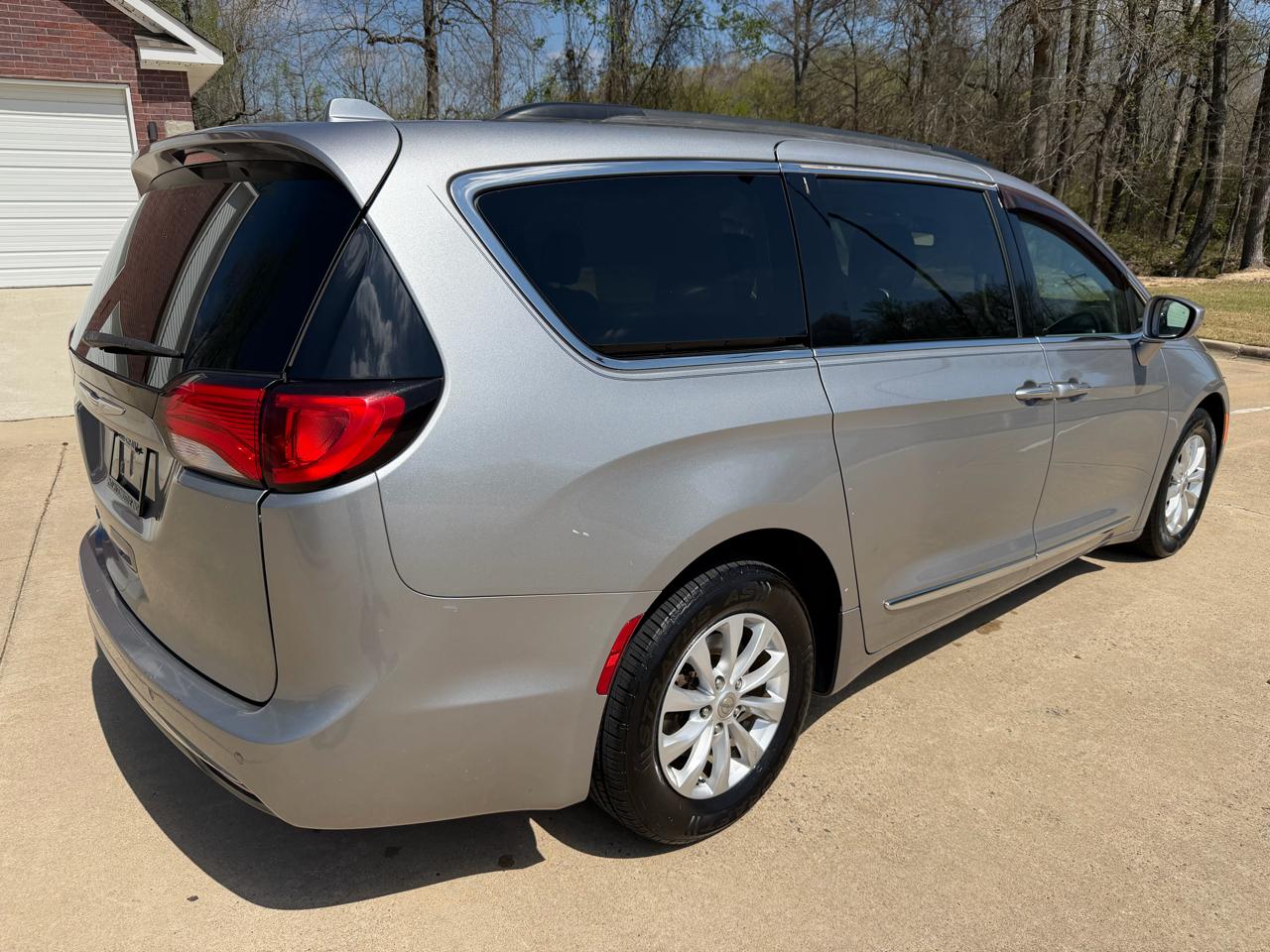 Chrysler Pacifica Touring L FWD 2017