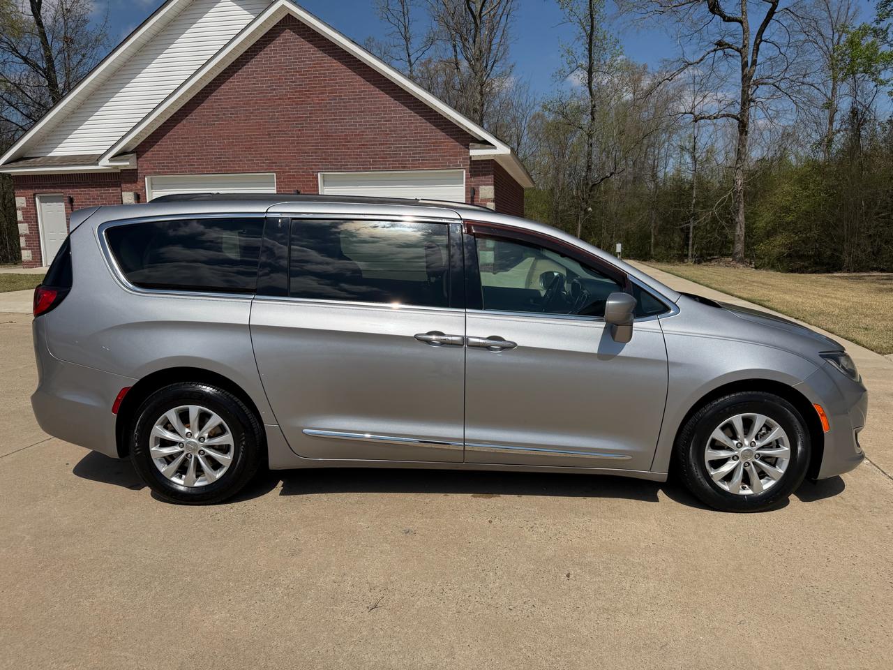 Chrysler Pacifica Touring L FWD 2017