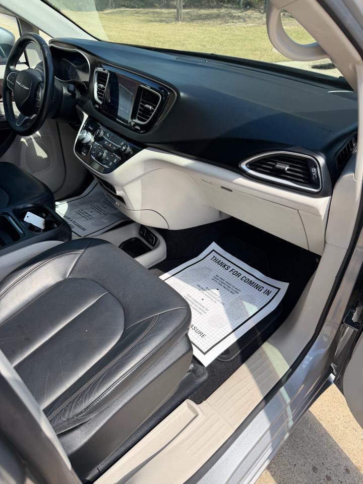 Chrysler Pacifica Touring L FWD 2017