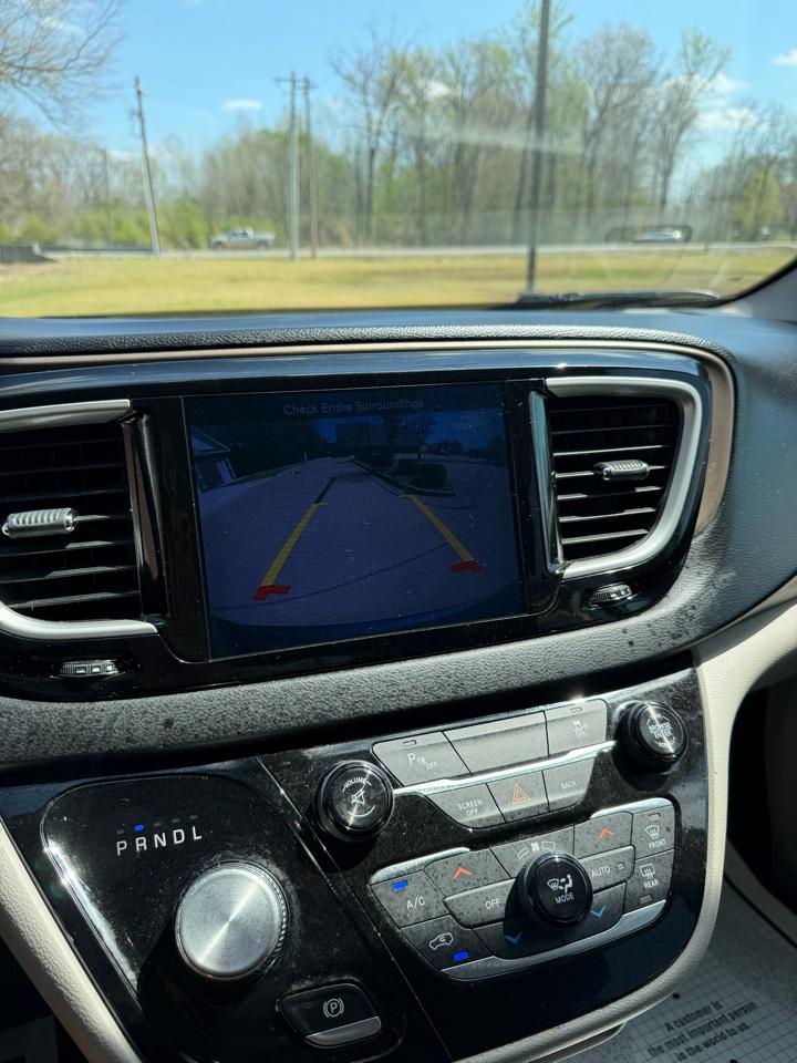 Chrysler Pacifica Touring L FWD 2017