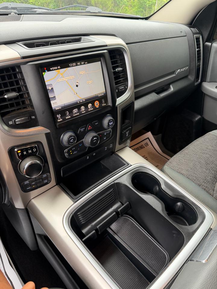 RAM 1500 Big Horn Crew Cab 4WD 2016